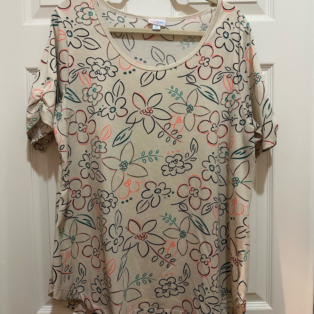 LuLaRoe Cream Floral Short Sleeve Top